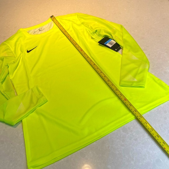 New Nike IV Match woman Goalkeeper Jersey – Volt & White Size M with tags ⭐️⭐️⭐️ - Picture 10 of 17